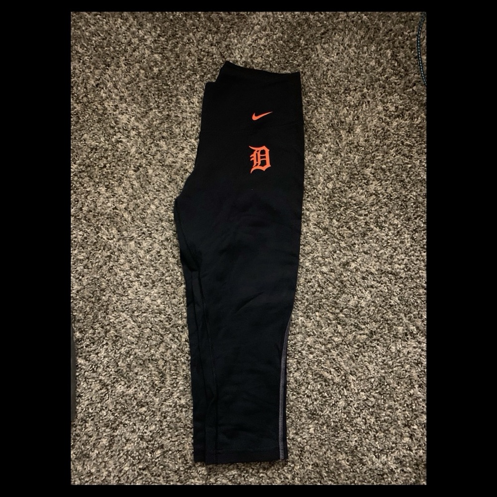 Nike Detroit Tigers Cropped Leggings